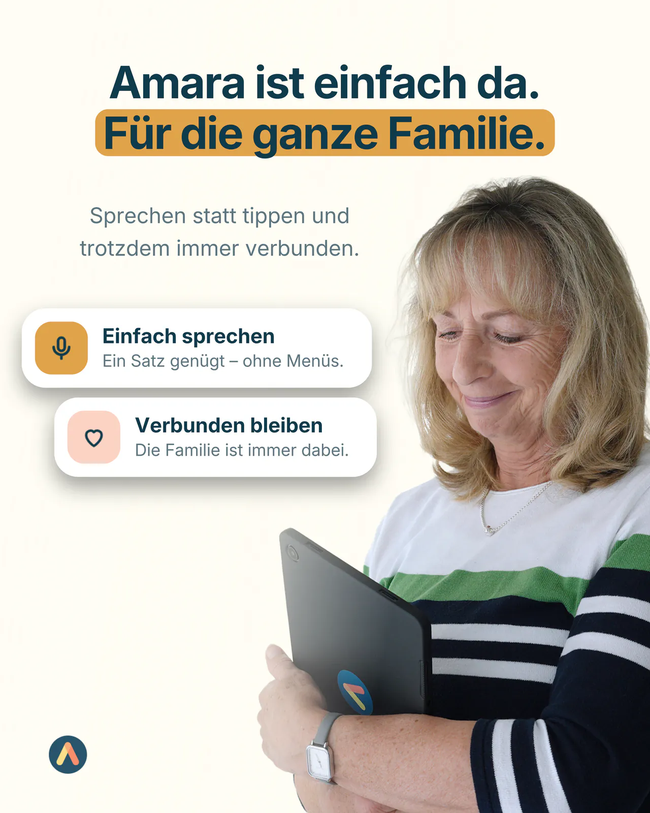 Amara ist einfach da. Für die ganze Familie. Eine ältere Frau lächelt, ihr Amara Tablet immer griffbereit.